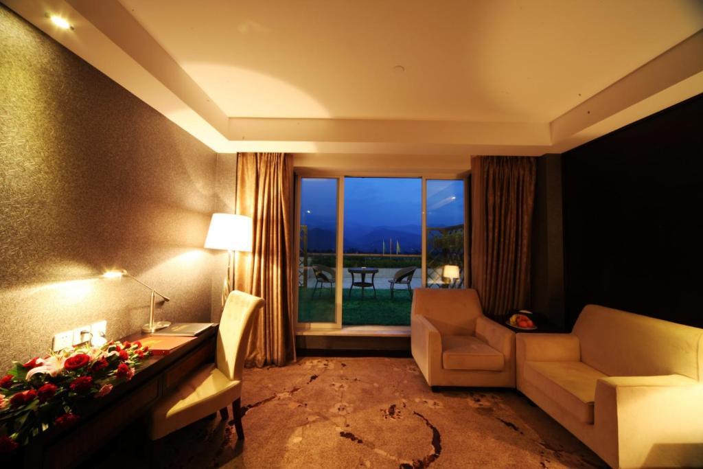 Xiongzhao Grand Hotel Weishan Дали Номер фото